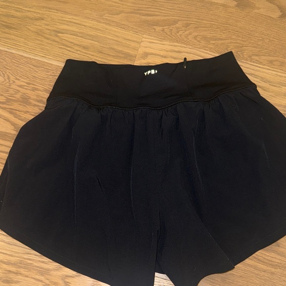 Abercrombie & Fitch YPB MotionTEK Lined Hybrid Workout Shorts - Picture 4 of 4